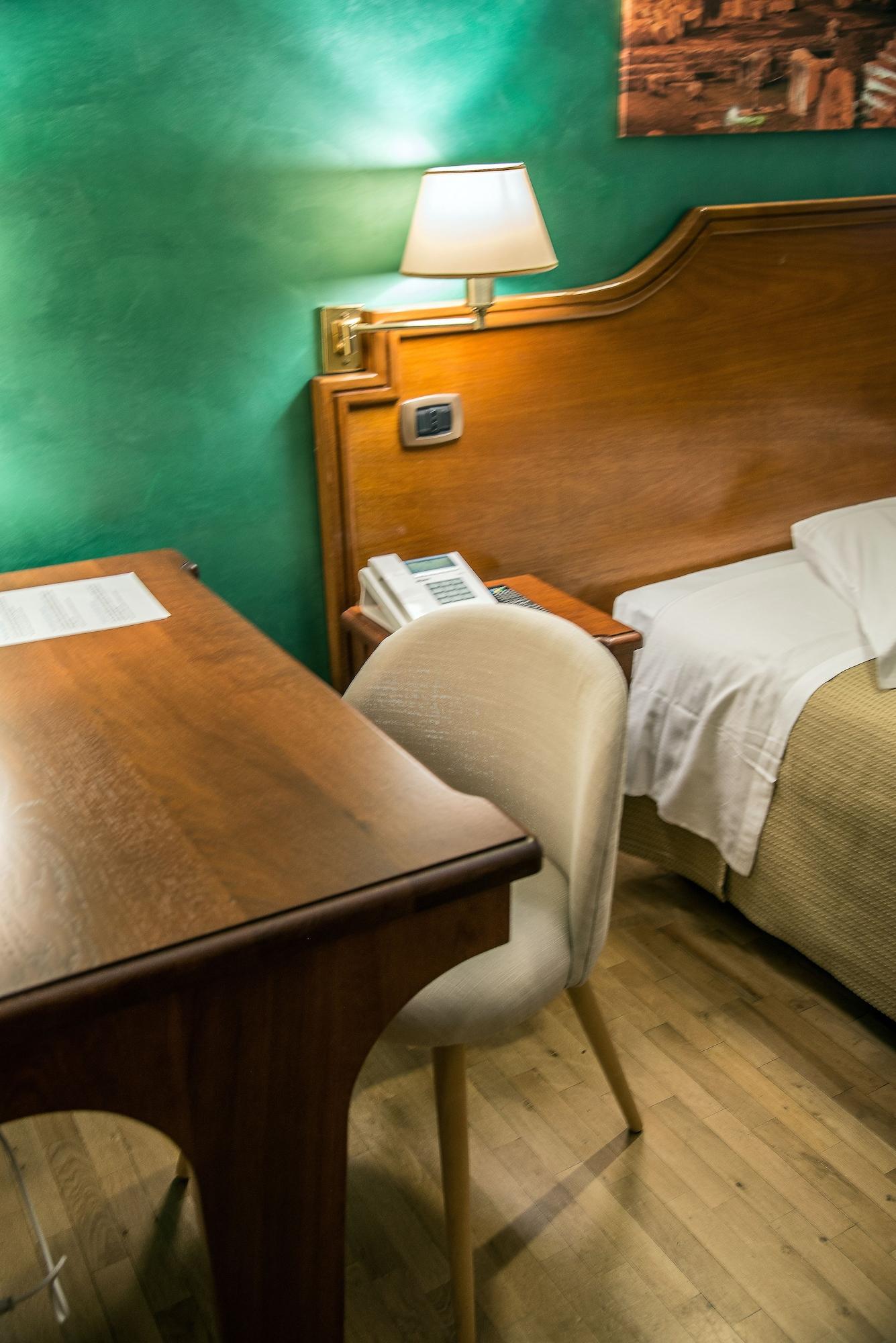 Kent Hotell 3*